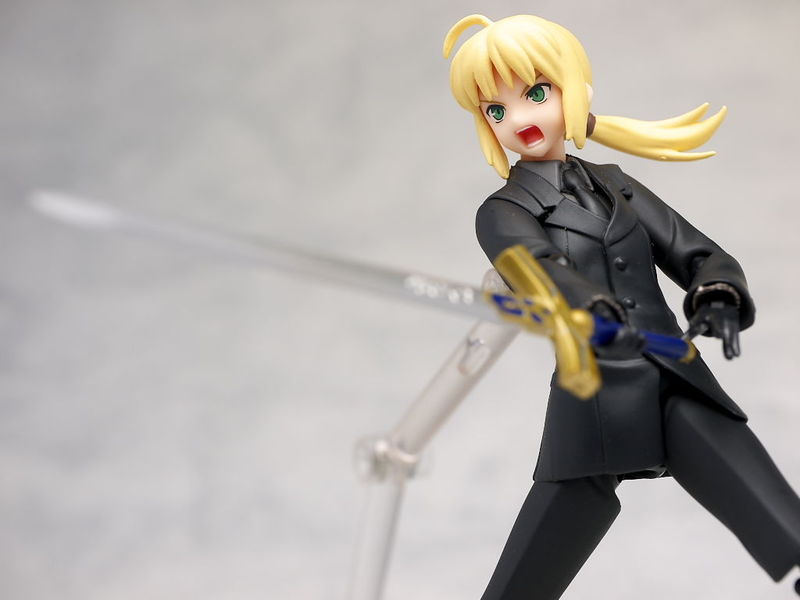 西服骑士王飒爽登场 亮剑咖喱棒只为圣杯狂-saber西服ver figma